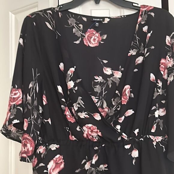 𝅺torrid Deep VNeck Sheer Top - Picture 2 of 5